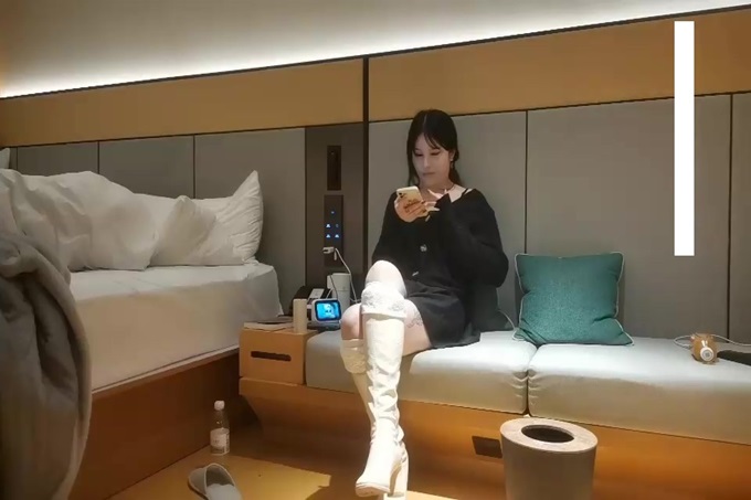 丰满的妹子！口交舔弄到床上后入大力抽插猛操_#探花